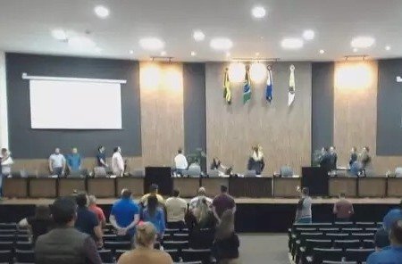 Vereadores votam abertura de CPI contra prefeita após operação