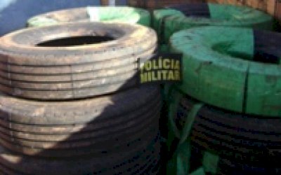 Carreta de Ivinhema é presa em Deodapolis com contrabando de pneus