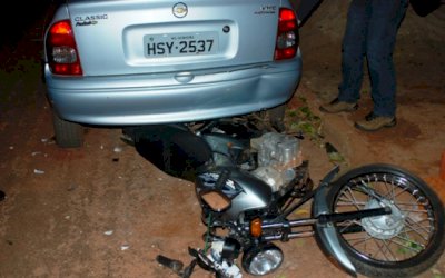 IVINHEMA: Motociclista perde controle e bate em carro parado