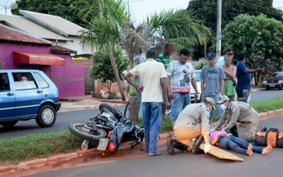 IVINHEMA: Motociclista sofre queda após ser fechada por caminhão