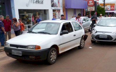 IVINHEMA: Colisão entre dois veículos aconteceu na Av. Panamá