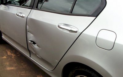 IVINHEMA: Carretinha de moto escapa e atinge carro estacionado