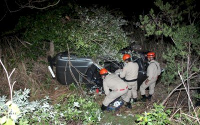 Capotamento deixa casal de Angélica ferido entre Ivinhema a Nova Andradina