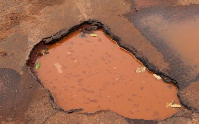 DEODÁPOLIS: Buracos, matos e entulhos tomam conta do município
