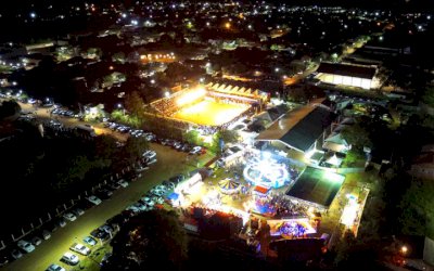 DEODÁPOLIS: Pega Fogo, Cabaré! João Neto e Frederico fazem show neste sábado na Expoad