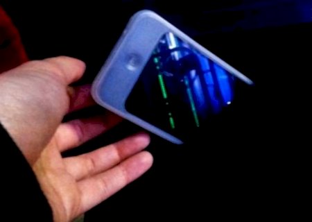 DEODÁPOLIS: Jovem tem celular furtado após cochilar em ônibus