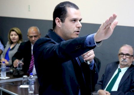 IVINHEMA: Câmara de leis realiza a posse do vereador Dr. Robinson Castilho (VÍDEO)
