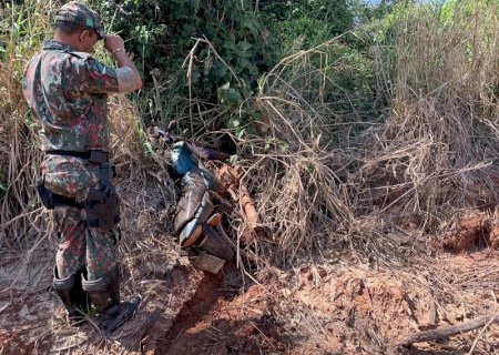 DEODÁPOLIS: PMA e Imasul surpreendem caçadores com arma, apreendem motocicleta e desmonta acampamento de pesca