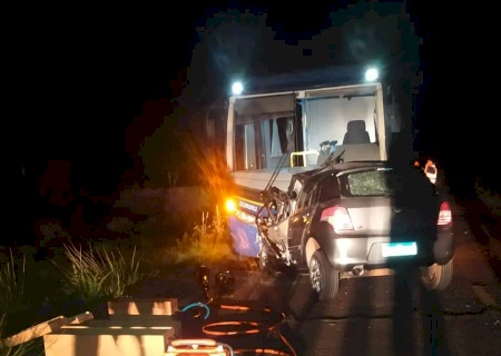 DEODÁPOLIS: Motorista invade pista contrária, bate contra ônibus e morre na MS-145