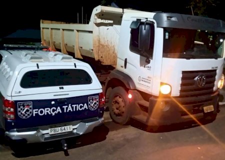 DEODÁPOLIS: Força tática frustra roubo e recupera caminhão da prefeitura