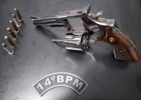 DEODÁPOLIS: PM prende indivíduo por porte ilegal de arma de fogo, desacato e ameaça