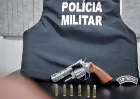 DEODÁPOLIS: Policiais Militares conduzem homem por porte ilegal de arma de fogo de uso permitido
