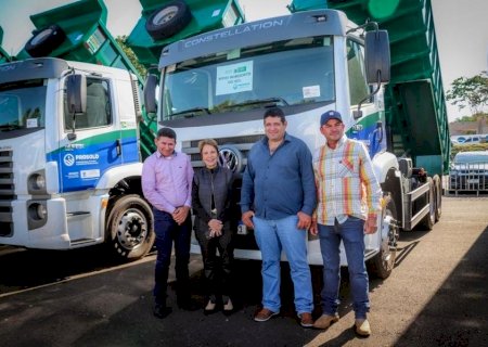 Novo Horizonte do Sul recebe caminhão caçamba do governo de MS