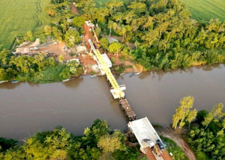 DEODÁPOLIS: Construção de ponte sobre o Rio Dourados avança com lançamento de vigas