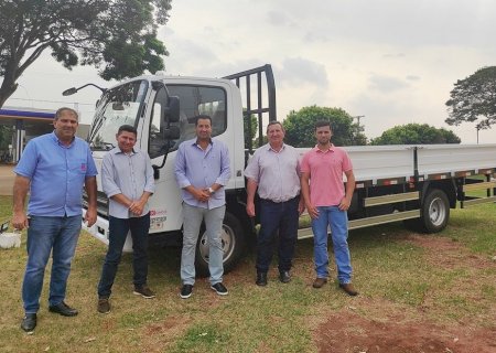 NOVO HORIZONTE DO SUL: Conquista um novo caminhão para atender o pequeno agricultor