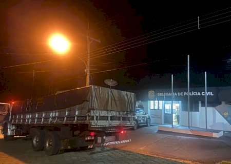 DEODÁPOLIS: Polícia Civil apreende caminhão com carga de agrotóxicos avaliada em R$ 2 milhões