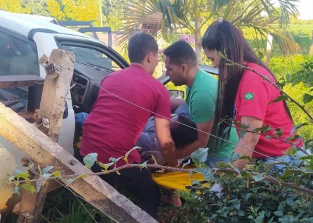DEODÁPOLIS: Colisão entre carros deixa quatro pessoas feridas