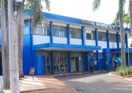 Caminhão tomba entre Dourados e Deodápolis e atinge motorista que tentava escapar; vítima morreu em hospital