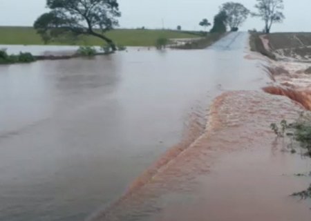 Chuva ultrapassa os 100mm causa alagamentos e interdita rodovia MS-147, de acesso a Culturama