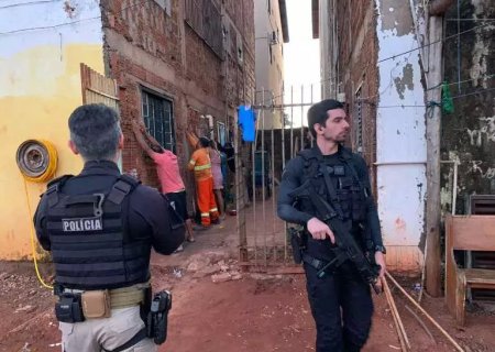 Operação fecha ruas e 273 policiais fazem buscas em condomínio invadido