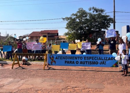 IVINHEMA: Manifestação cobra de plano de saúde atendimento especializado para o autismo (VÍDEO)