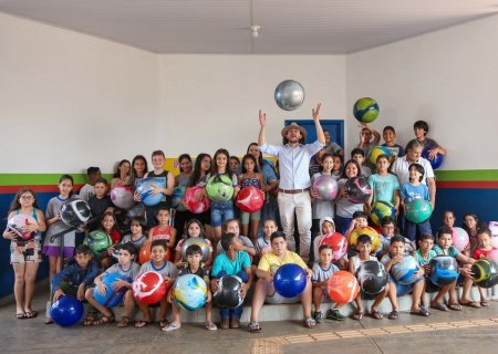 BATAYPORÃ: Entrega de bolas e merenda com churrasco encerram Semana da Criança na Rede Municipal