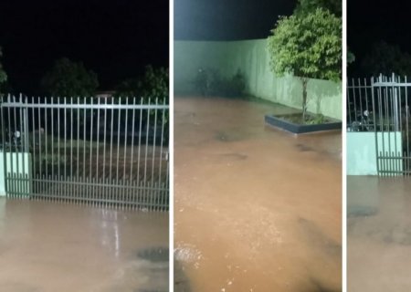 DEODÁPOLIS: Internauta cobra providencias após chuva invadir e alagar o seu quintal