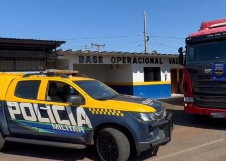 BATAYPORÃ: Carreta roubada no estado de SP é recuperada pela PMR