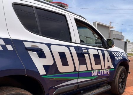 DEODÁPOLIS: Jovem agride pessoas e tenta danificar terminal rodoviário com pedras