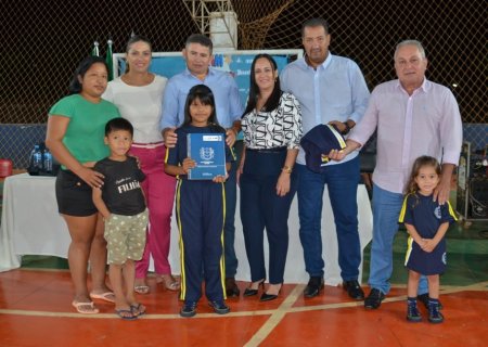 NOVO HORIZONTE DO SUL: Prefeito Guga faz história com investimento de R$ 1 milhão em uniformes completos e material apostilado