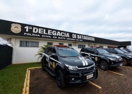 Homem é preso em flagrante após empinar moto na frente de viatura da Polícia Civil em Bataguassu