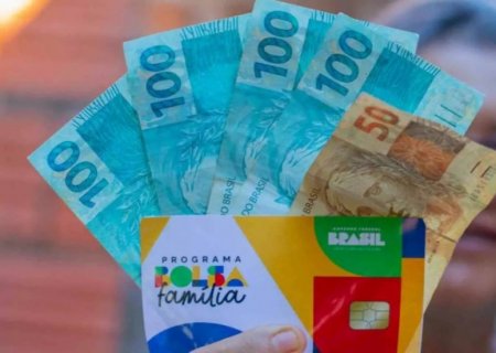 Gleisi diz que ajuste no Bolsa Família busca abrir espaço fiscal a outros programas