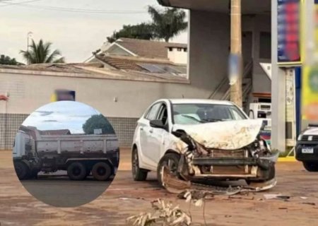 Motorista desmaia após batida com caminhão em cruzamento de MS