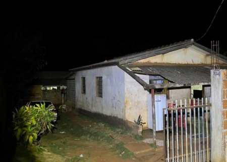 Filha que matou pai com facada no peito por dívida, revela que foi estuprada por ele