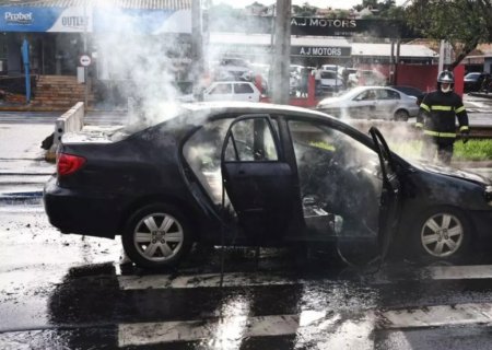 Explosão provoca incêndio e destrói veículo em MS