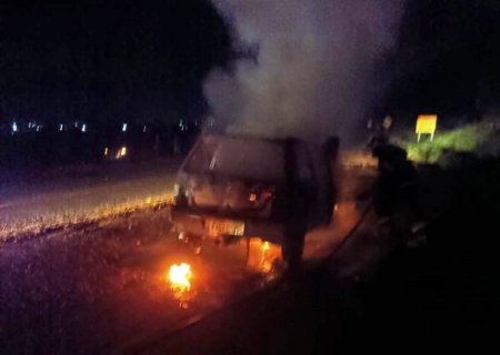 IVINHEMA: Incêndio destrói veículo na madrugada deste domingo