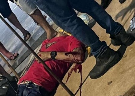 Comerciante diz que baleou homem em cal&ccedil;ada de bar por ser sentir amea&ccedil;ado
