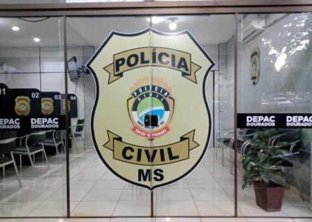 Mulher tem moto furtada próximo ao Hospital Cassems e suspeito é detido com faca