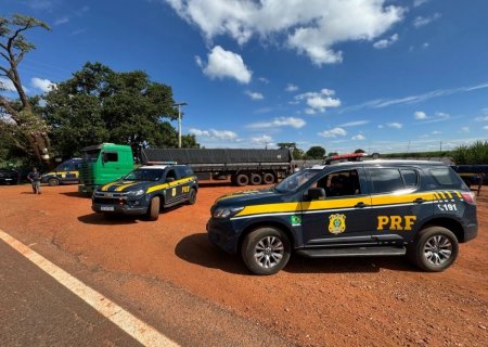NOVA ANDRADINA: Após perseguição e busca aérea, carreta carregada com cigarros é apreendida pela PRF