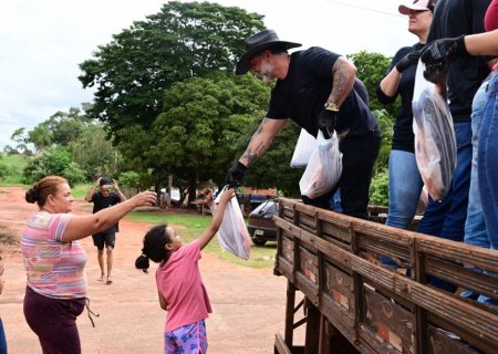 Prefeito Juliano Ferro distribui 1 ton de peixes em Ivinhema e Amandina na Semana Santa
