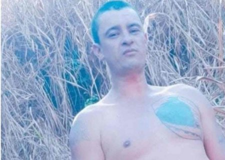 Homem é assassinado dentro de casa por pistoleiros que fogem na fronteira