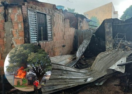 Filhotes de cachorro morrem em incêndio que destruiu parte de residência