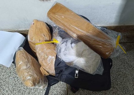 Jovem que seguia para Goiânia é preso em Dourados com skunk, maconha e haxixe em ônibus
