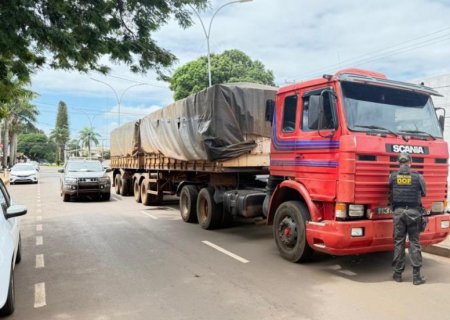 DOF apreende 200 pneus em carreta que seguia para o Estado do Mato Grosso
