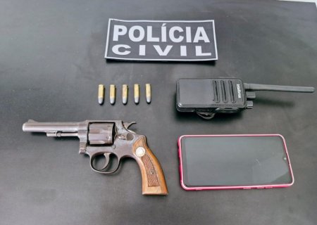 Polícia Civil cumpre mandado de busca e apreensão e prende mulher por posse ilegal de arma de fogo em MS
