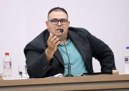 Professor Erlon solicita redutor de velocidade e criação de ‘vale-feira’ para servidores