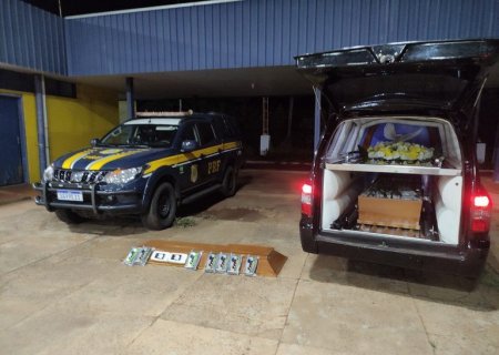 PRF apreende 162 Kg de cocaína escondidos em caixão funerário em MS