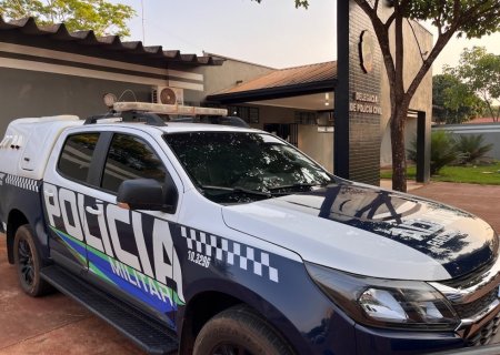 ANGÉLICA: Homem joga carro contra muro após agredir mulher e filha
