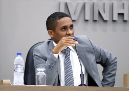 Zé Wilson pede calçada e arborização na Avenida Manoel Gouveia