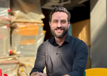 Prefeito Jean Gomes entrega R$ 900 mil em mobiliário para creches e escolas e amplia vagas na Educação Infantil
